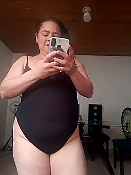 Snapshot of Miss_Adriana01 chatting on 12-19-25, 05:26 Miss Adriana01 online show from 12-19-25, 05:26