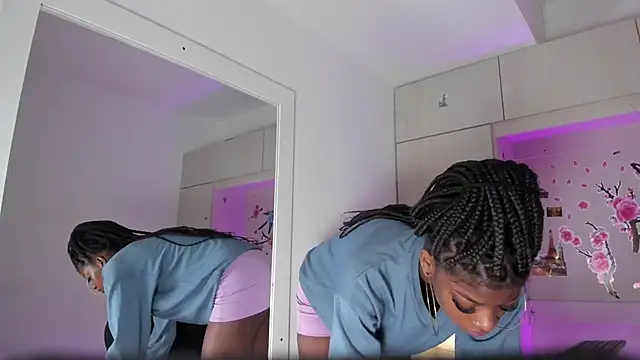 Stefannyevans  online show from 12-18-25, 01:04