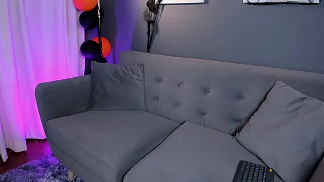 flower smith  online show from 10-18-25, 11:56