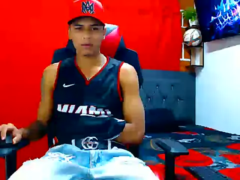 Snapshot of cristian_tayron1 chatting on 07-06-26, 06:20 cristian tayron1 online show from 07-06-26, 06:20