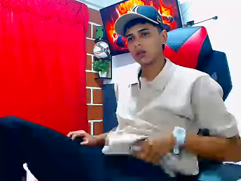 Snapshot of cristian_tayron1 chatting on 06-16-26, 06:02 cristian tayron1 online show from 06-16-26, 06:02