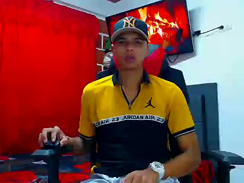 Snapshot of cristian_tayron1 chatting on 06-21-26, 06:03 cristian tayron1 online show from 06-21-26, 06:03