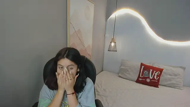 Julieth brown  online show from 11-20-25, 06:41