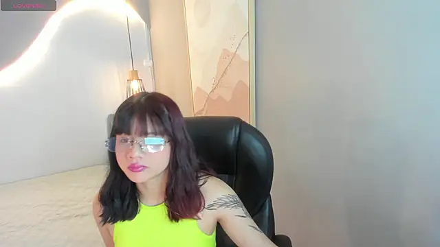 Julieth brown  online show from 12-16-25, 07:18