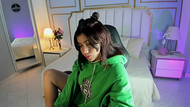 Julieth brown  online show from 09-08-25, 06:40