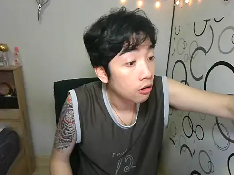 Snapshot of moaman190 chatting on 10-26-25, 05:57 moaman190 online show from 10-26-25, 05:57