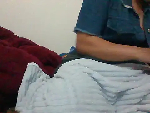 Snapshot of Mainay0033 chatting on 09-30-25, 01:06 Mainay0033 online show from 09-30-25, 01:06
