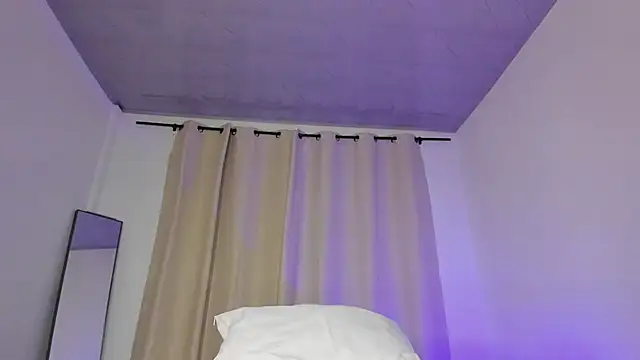 Selenafox 0 online show from 09-26-25, 01:45