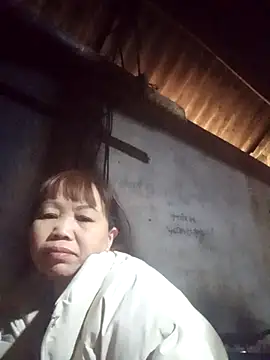  YooY  online show from 12-18-25, 12:27