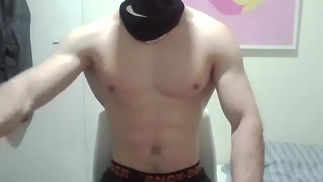 Snapshot of Alepleasure05 chatting on 03-14-26, 12:33 Alepleasure05 online show from 03-14-26, 12:33