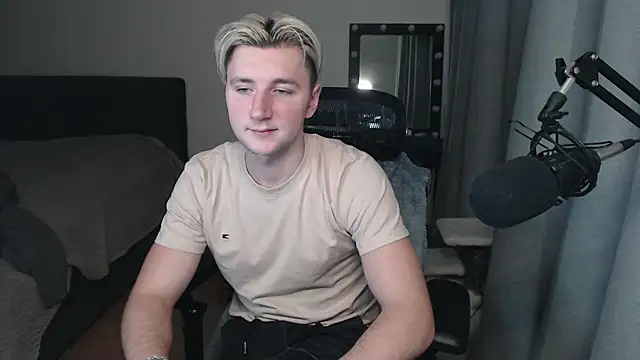 Snapshot of Elvin_Vaenight chatting on 11-02-25, 10:59 Elvin Vaenight online show from 11-02-25, 10:59