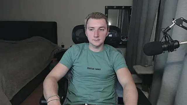 Snapshot of Elvin_Vaenight chatting on 10-22-25, 01:38 Elvin Vaenight online show from 10-22-25, 01:38