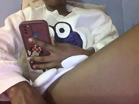 Moongodessy online show from 12-22-25, 08:42