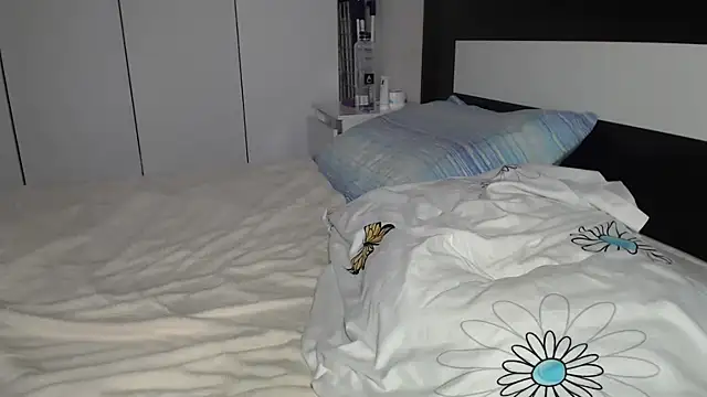 Snapshot of petite_danielle chatting on 02-16-26, 08:35 petite danielle online show from 02-16-26, 08:35