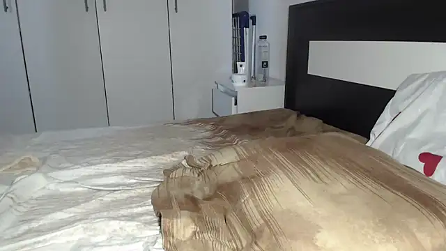 Snapshot of petite_danielle chatting on 02-19-26, 08:22 petite danielle online show from 02-19-26, 08:22