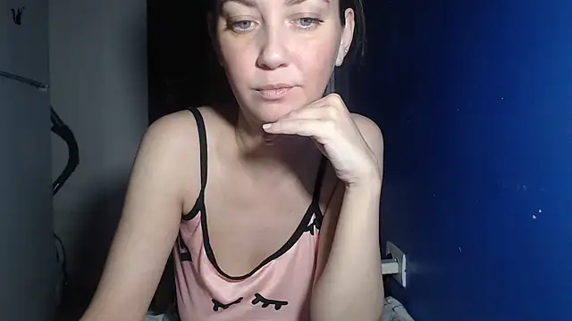 Snapshot of petite_danielle chatting on 07-13-26, 07:35 petite danielle online show from 07-13-26, 07:35