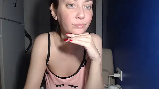 Snapshot of petite_danielle chatting on 07-16-26, 08:50 petite danielle online show from 07-16-26, 08:50