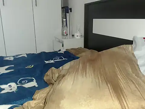 Snapshot of petite_danielle chatting on 03-03-26, 08:21 petite danielle online show from 03-03-26, 08:21