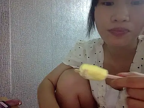Snapshot of Ly-ny chatting on 06-07-26, 12:54 Ly-ny online show from 06-07-26, 12:54