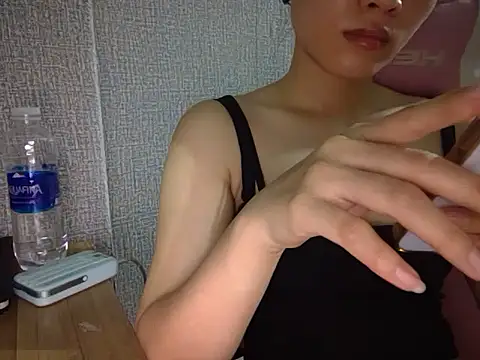 Snapshot of Ly-ny chatting on 06-21-26, 04:07 Ly-ny online show from 06-21-26, 04:07
