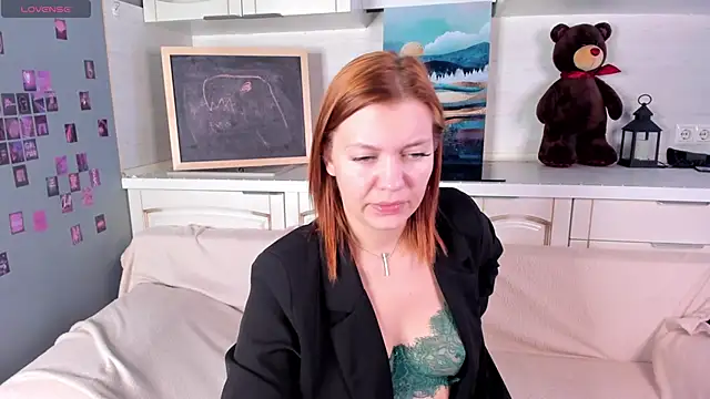 Snapshot of BattyBaker chatting on 09-14-25, 08:15 BattyBaker online show from 09-14-25, 08:15