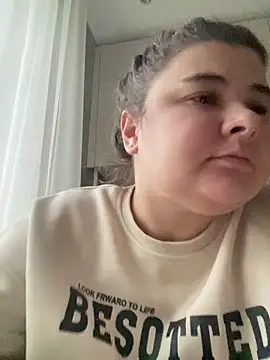 Snapshot of AliceCurlyX chatting on 02-16-26, 02:05 AliceCurlyX online show from 02-16-26, 02:05