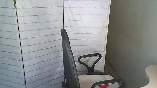 Snapshot of Helen_xi_ chatting on 12-19-25, 05:21 Helen xi online show from 12-19-25, 05:21