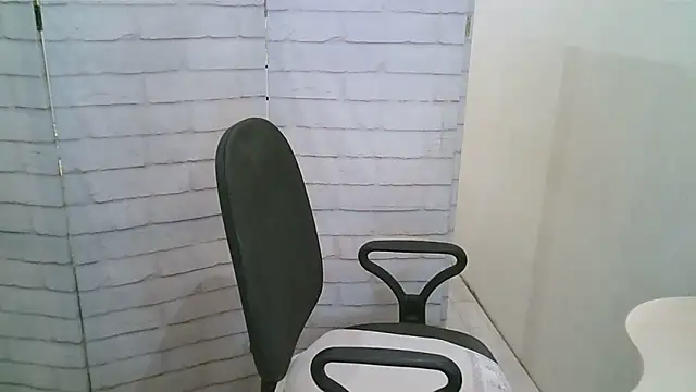 Snapshot of Helen_xi_ chatting on 02-10-26, 05:12 Helen xi online show from 02-10-26, 05:12