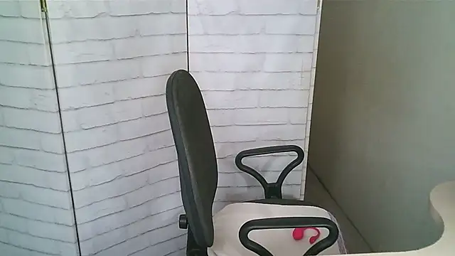 Snapshot of Helen_xi_ chatting on 01-08-26, 05:13 Helen xi online show from 01-08-26, 05:13