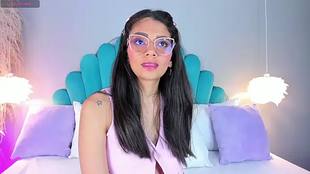 AlassiaHocthner online show from 10-29-25, 11:42