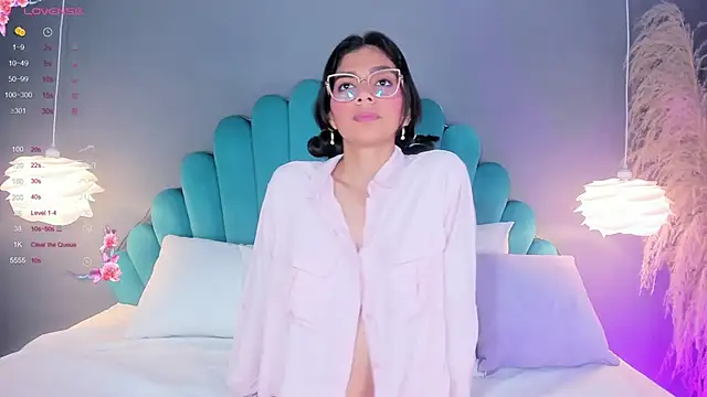 AlassiaHocthner online show from 10-21-25, 11:42