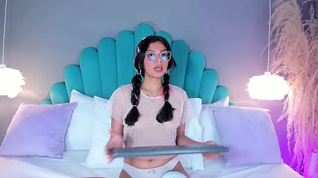 AlassiaHocthner online show from 10-09-25, 11:44