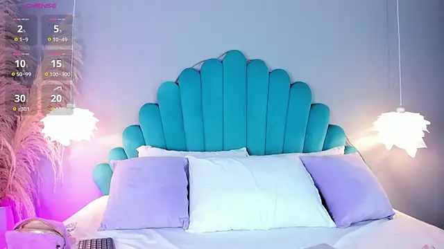 AlassiaHocthner online show from 11-20-25, 12:06