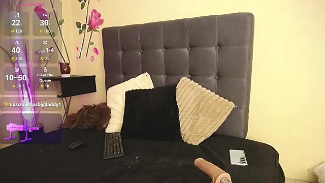 Snapshot of BrendaRojas_ chatting on 10-03-25, 03:35 BrendaRojas online show from 10-03-25, 03:35