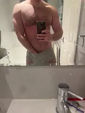 Manchestermuscles1988 online show from 04-12-26, 12:25