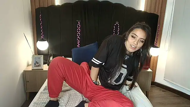 LiaMonroee  online show from 04-05-26, 12:01