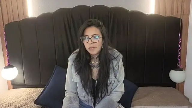 LiaMonroee  online show from 05-30-26, 12:00