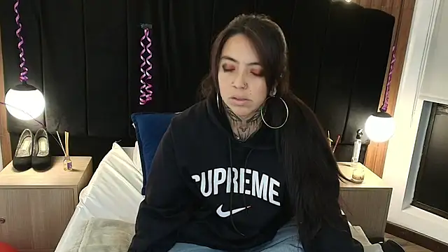 LiaMonroee  online show from 03-26-26, 12:03