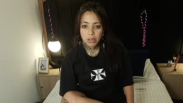 LiaMonroee  online show from 04-15-26, 12:32