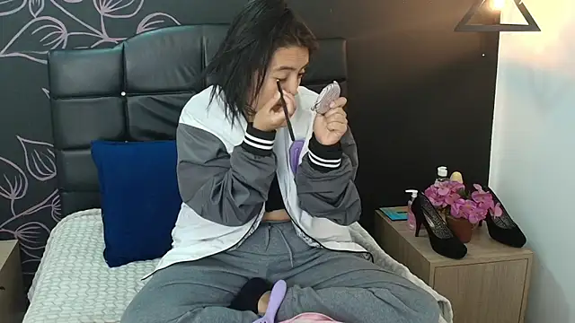 LiaMonroee  online show from 12-19-25, 12:07