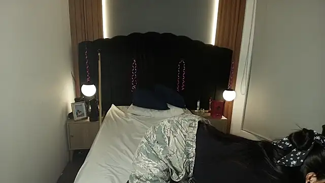 LiaMonroee  online show from 04-01-26, 11:55