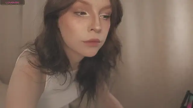 claire bennett online show from 09-11-25, 02:33