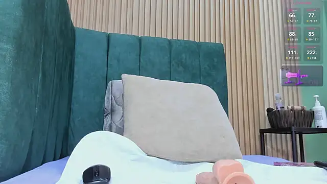 Snapshot of EvelynFoxx- chatting on 11-17-25, 07:18 EvelynFoxx- online show from 11-17-25, 07:18