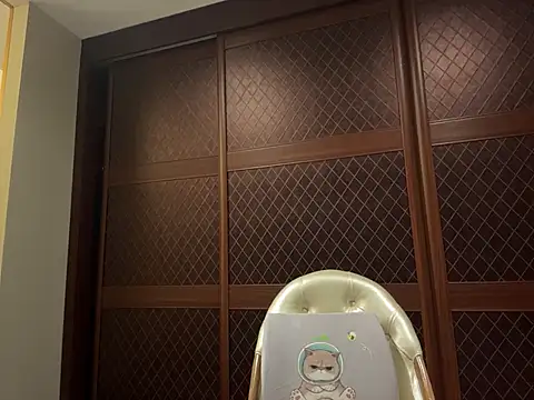 yuer2563 online show from 11-07-25, 04:11