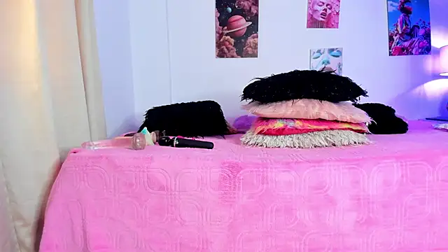 hailey hadid online show from 02-24-26, 07:04