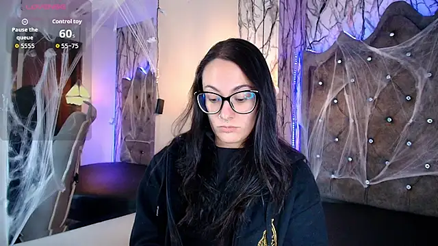 Zami Escobar of online show from 10-23-25, 06:39