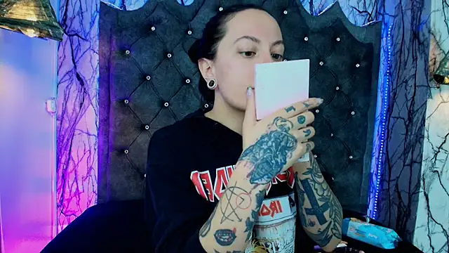 Zami Escobar of online show from 09-17-25, 06:43