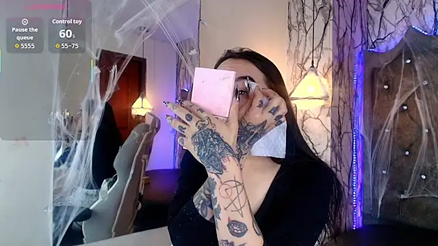 Zami Escobar of online show from 11-04-25, 05:17