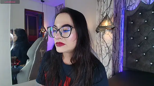 Zami Escobar of online show from 10-06-25, 07:36