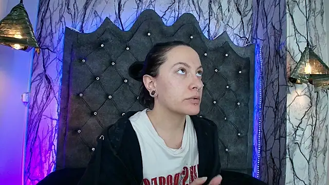 Zami Escobar of online show from 09-18-25, 06:33